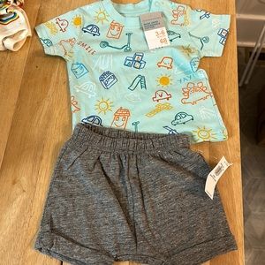 NWT Short Sleeve set size 3-6 months
